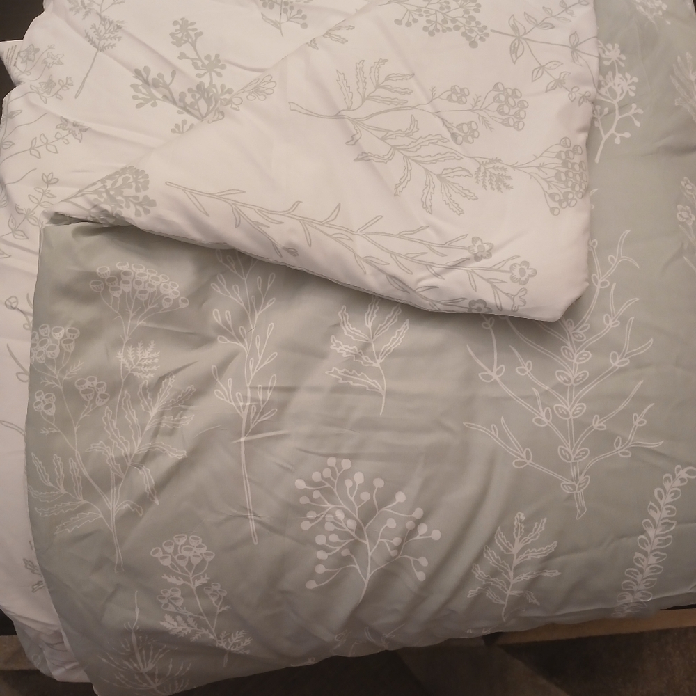 comforter - Picture 3 of 3